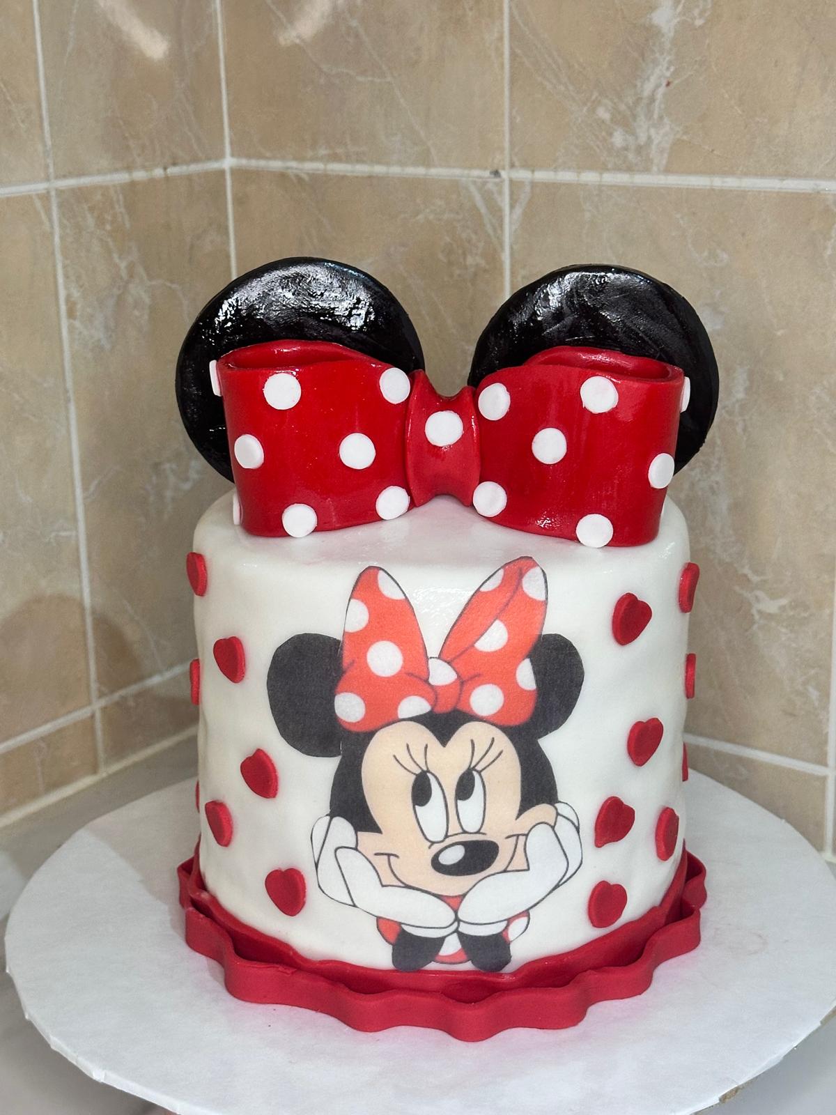 Gâteau Minnie Mouse rouge et blanc