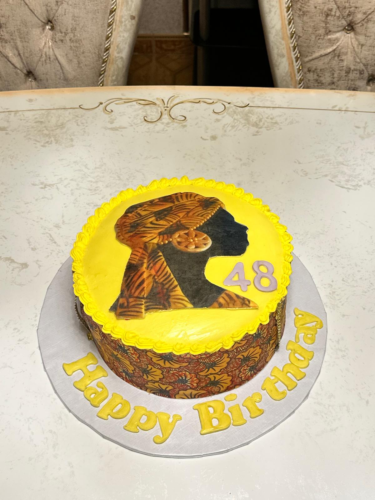 Gâteau inspiré du wax africain, jaune et motifs